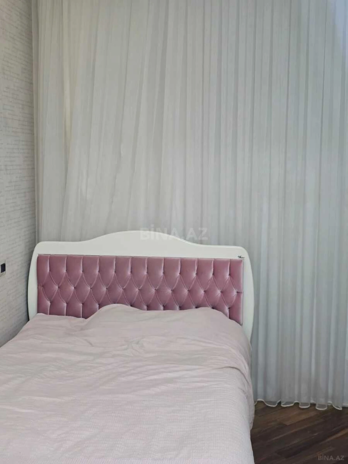 Satılır 4 otaqlı mənzil 195 m²