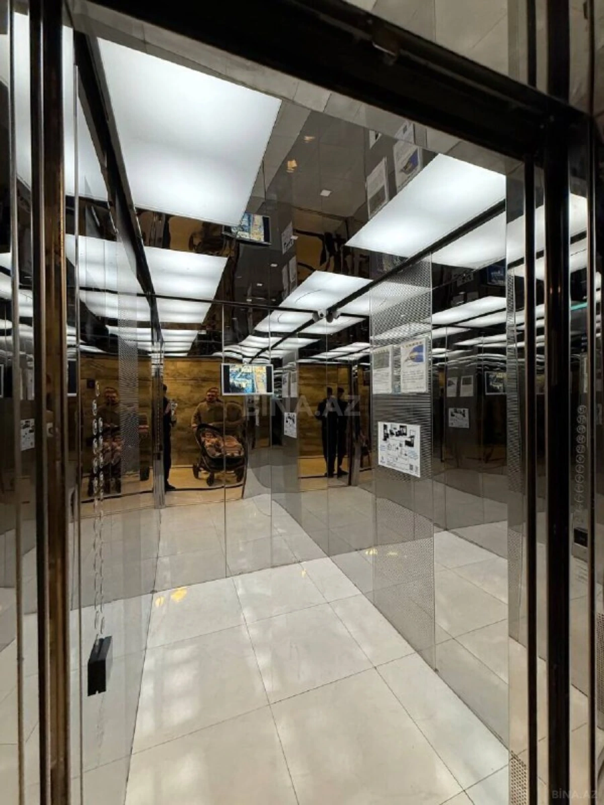 Satılır 5 otaqlı mənzil 324 m²