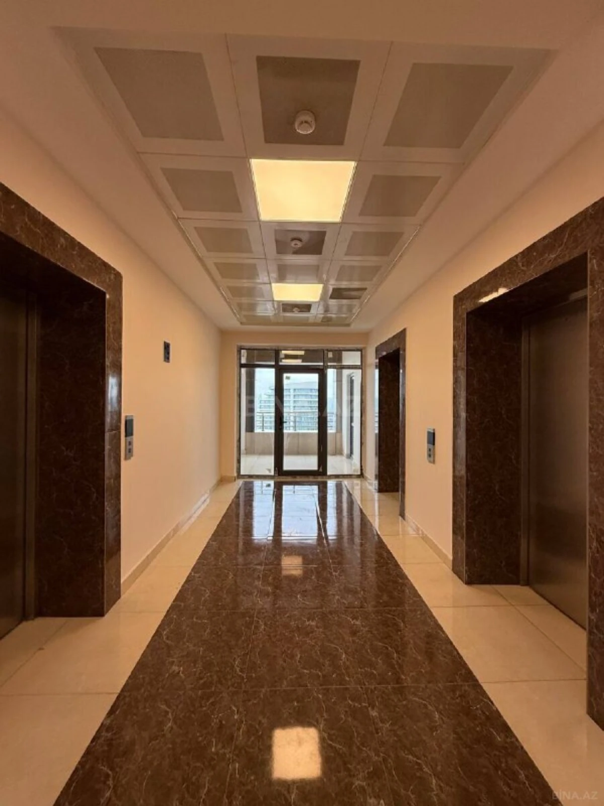 Satılır 5 otaqlı mənzil 324 m²
