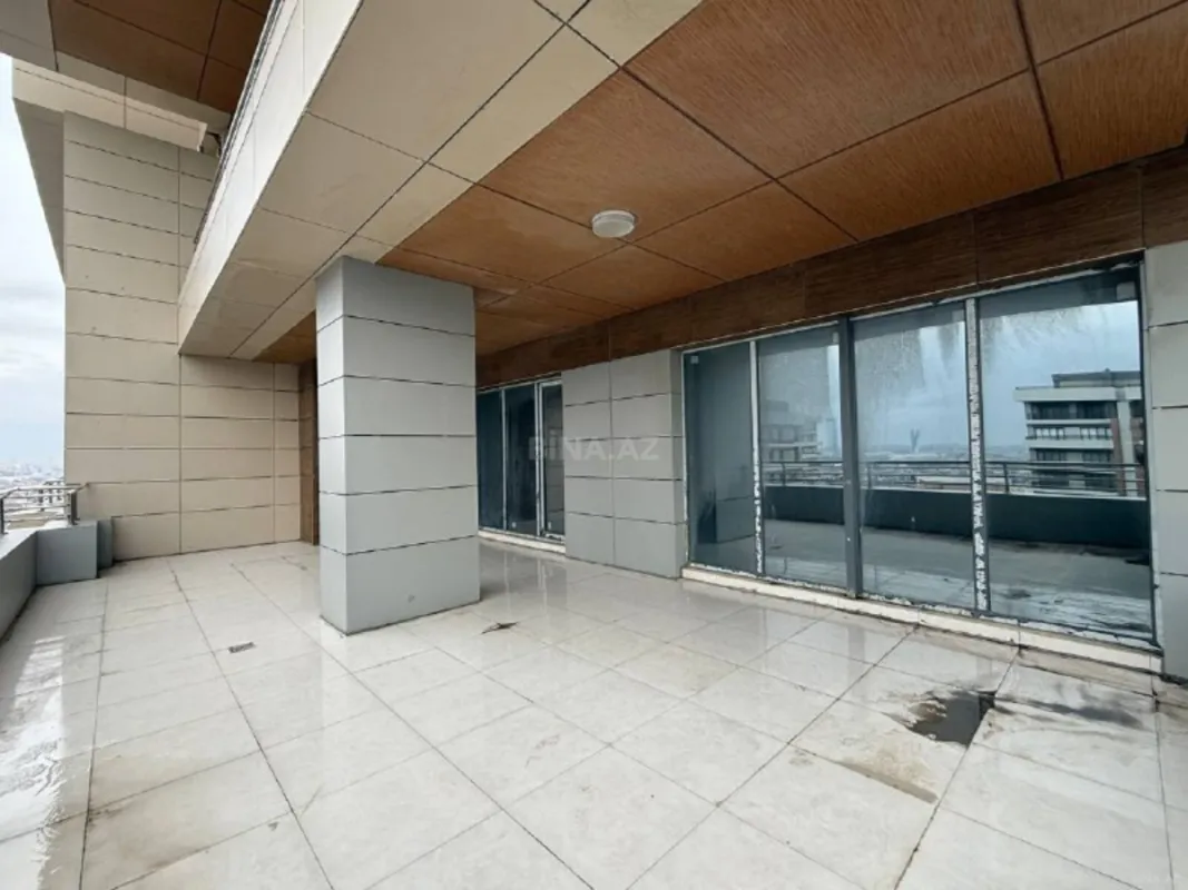 Satılır 5 otaqlı mənzil 324 m²