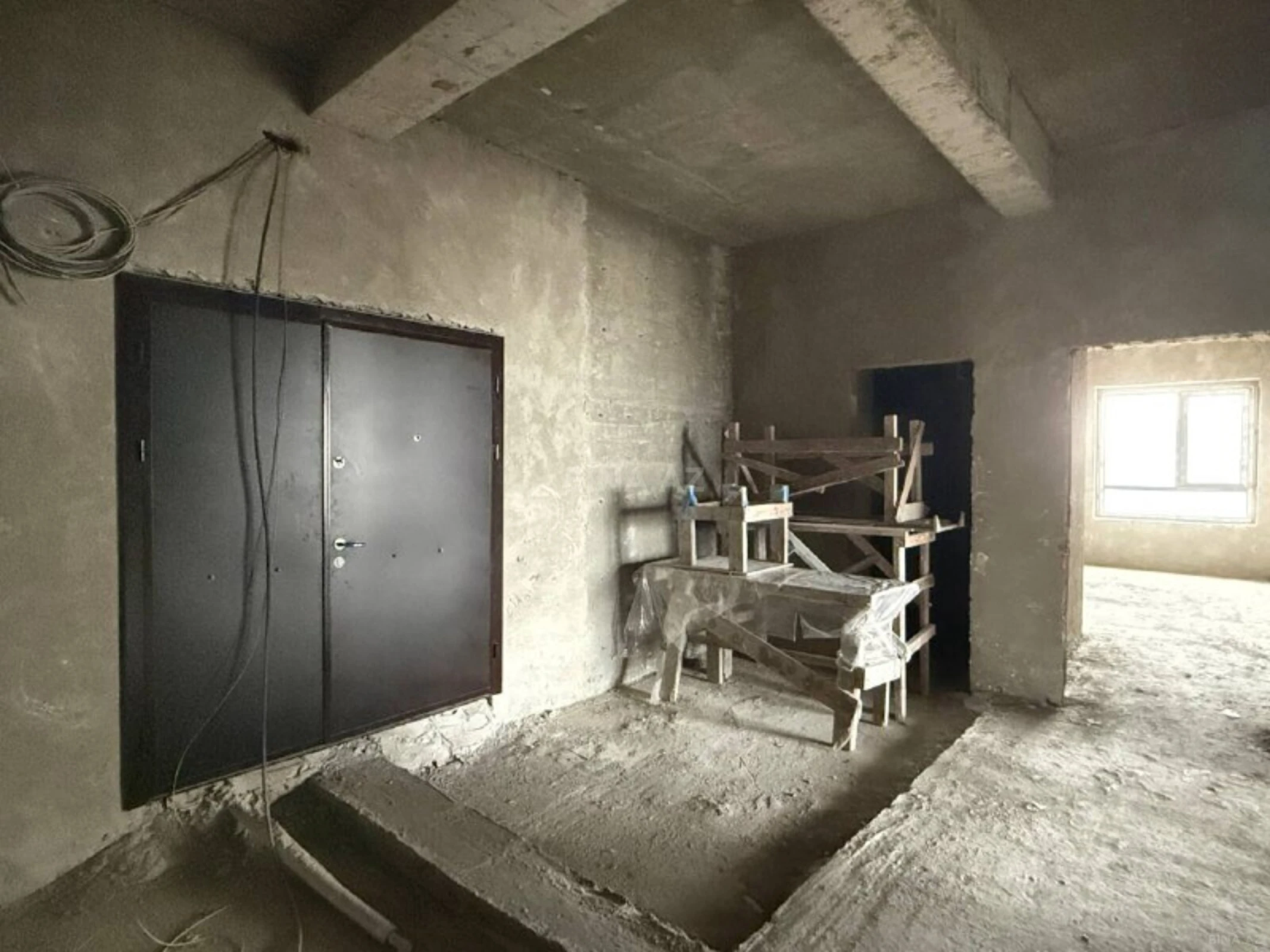 Satılır 5 otaqlı mənzil 324 m²