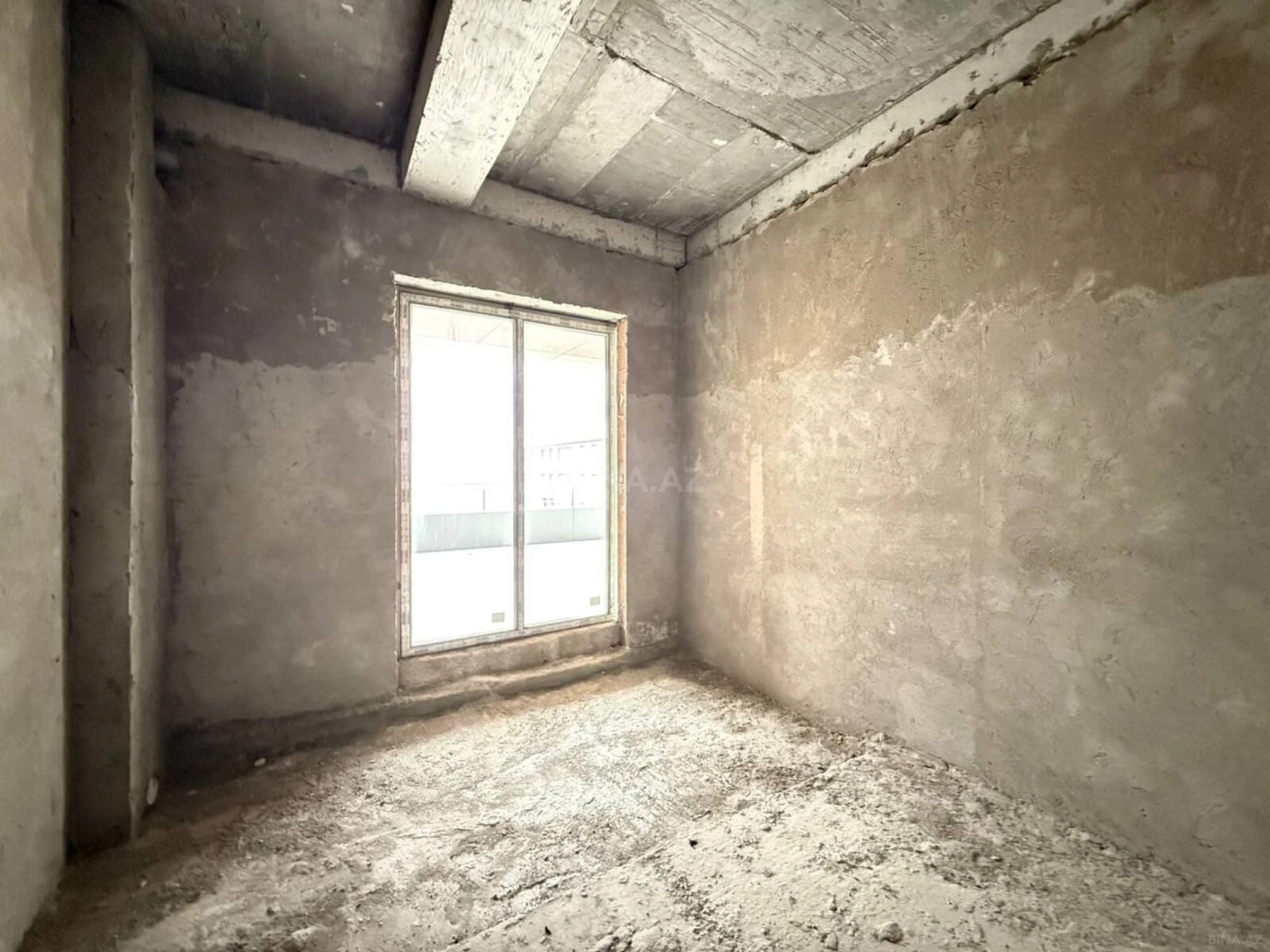 Satılır 5 otaqlı mənzil 324 m²