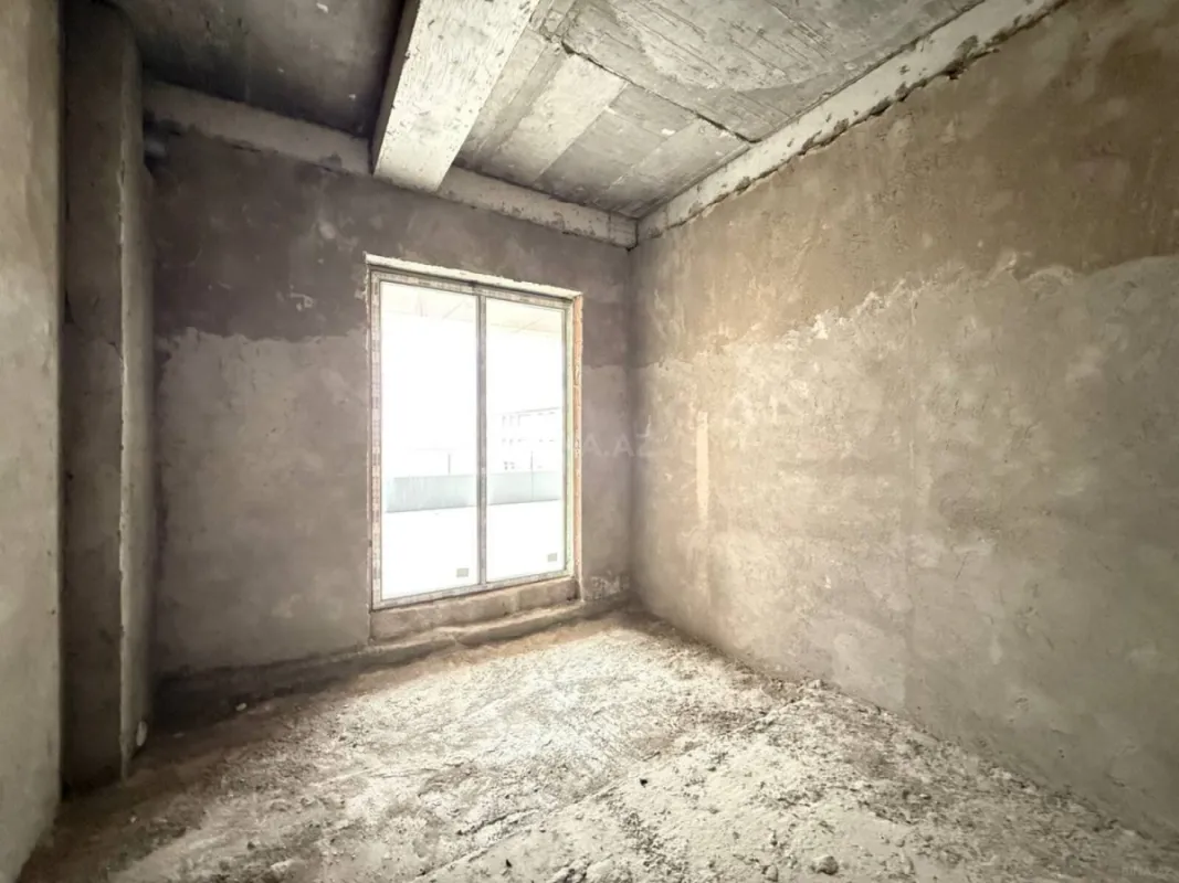 Satılır 5 otaqlı mənzil 324 m²