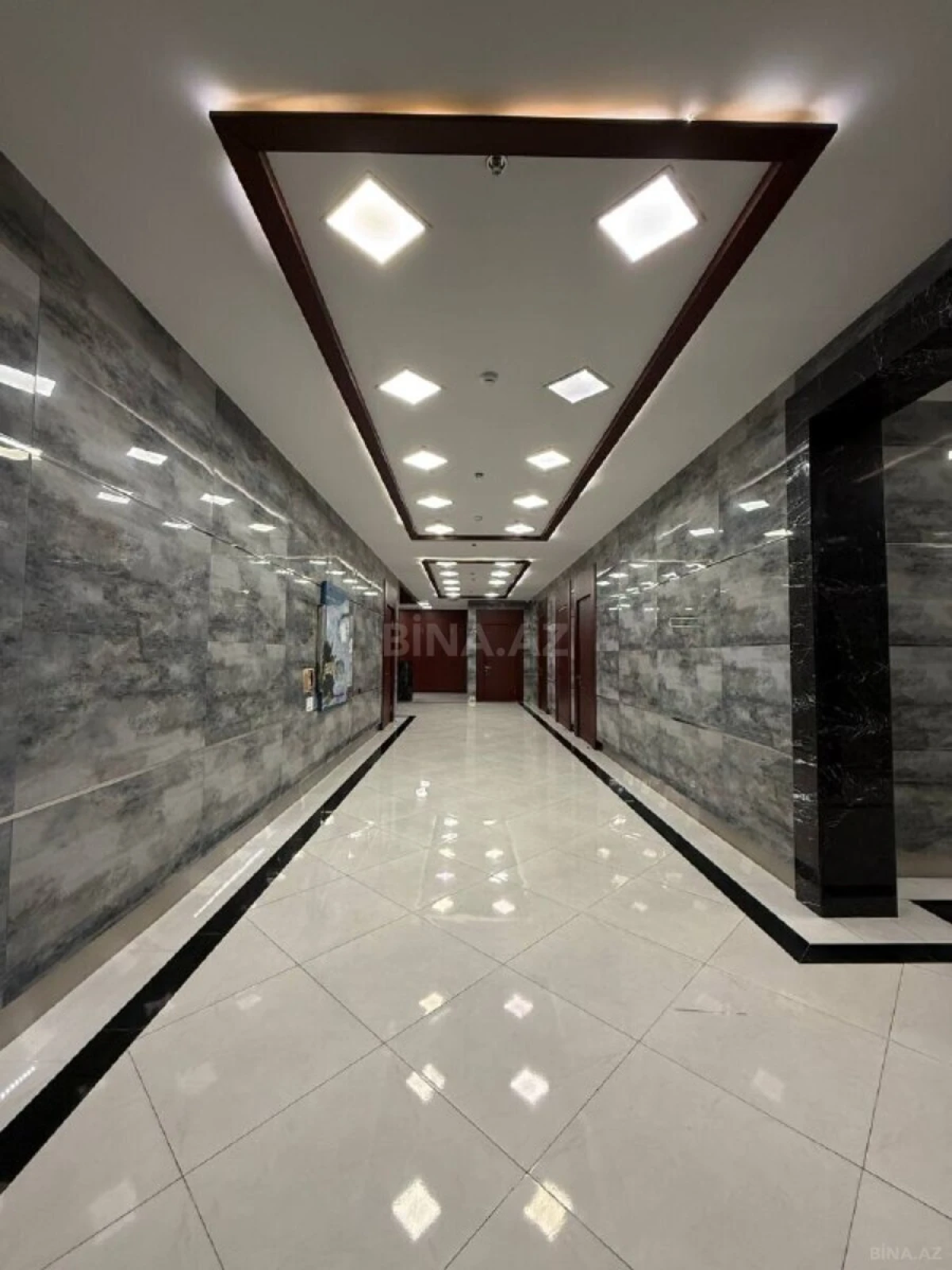 Satılır 5 otaqlı mənzil 324 m²