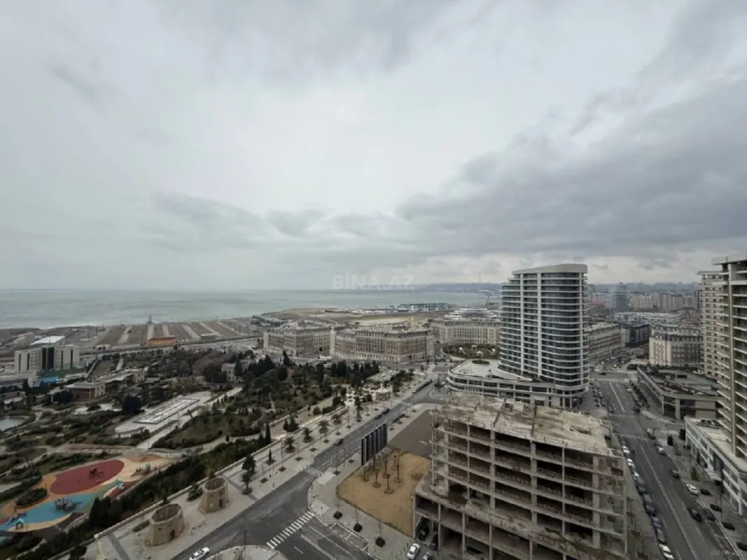 Satılır 5 otaqlı mənzil 324 m²