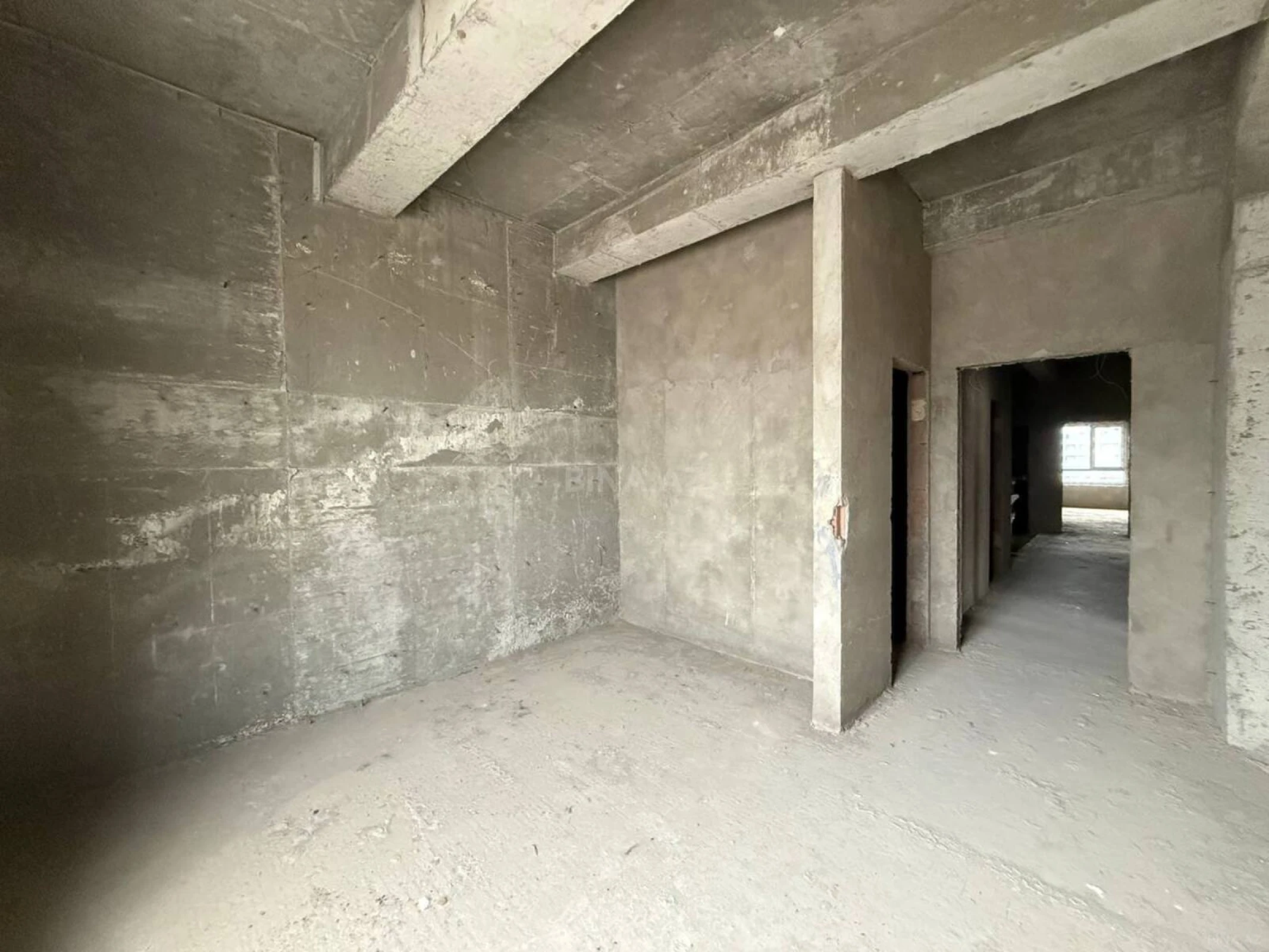 Satılır 5 otaqlı mənzil 324 m²