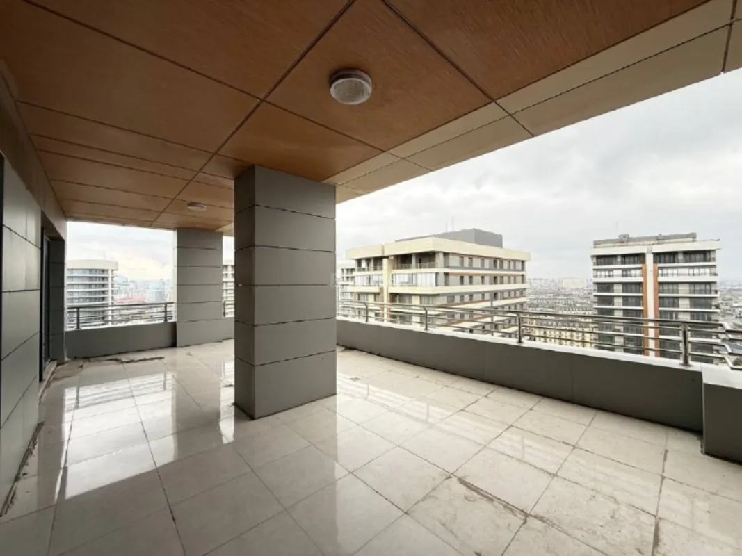 Satılır 5 otaqlı mənzil 324 m²