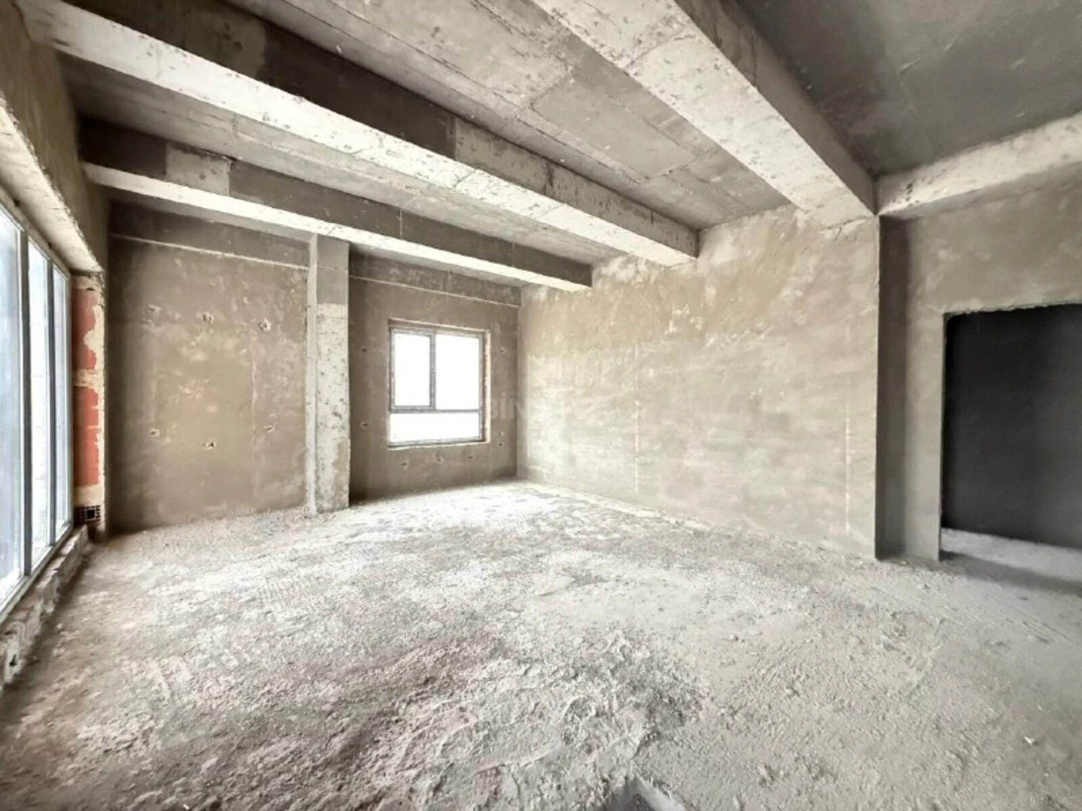 Satılır 5 otaqlı mənzil 324 m²