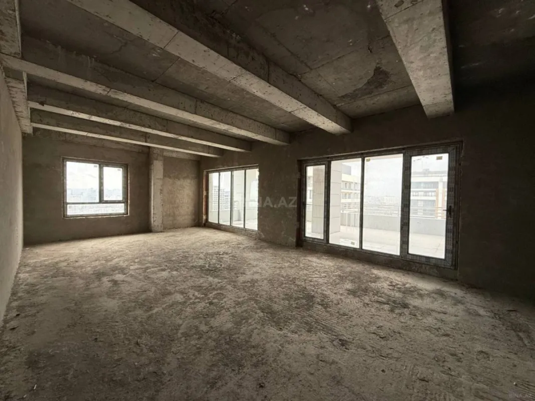 Satılır 5 otaqlı mənzil 324 m²