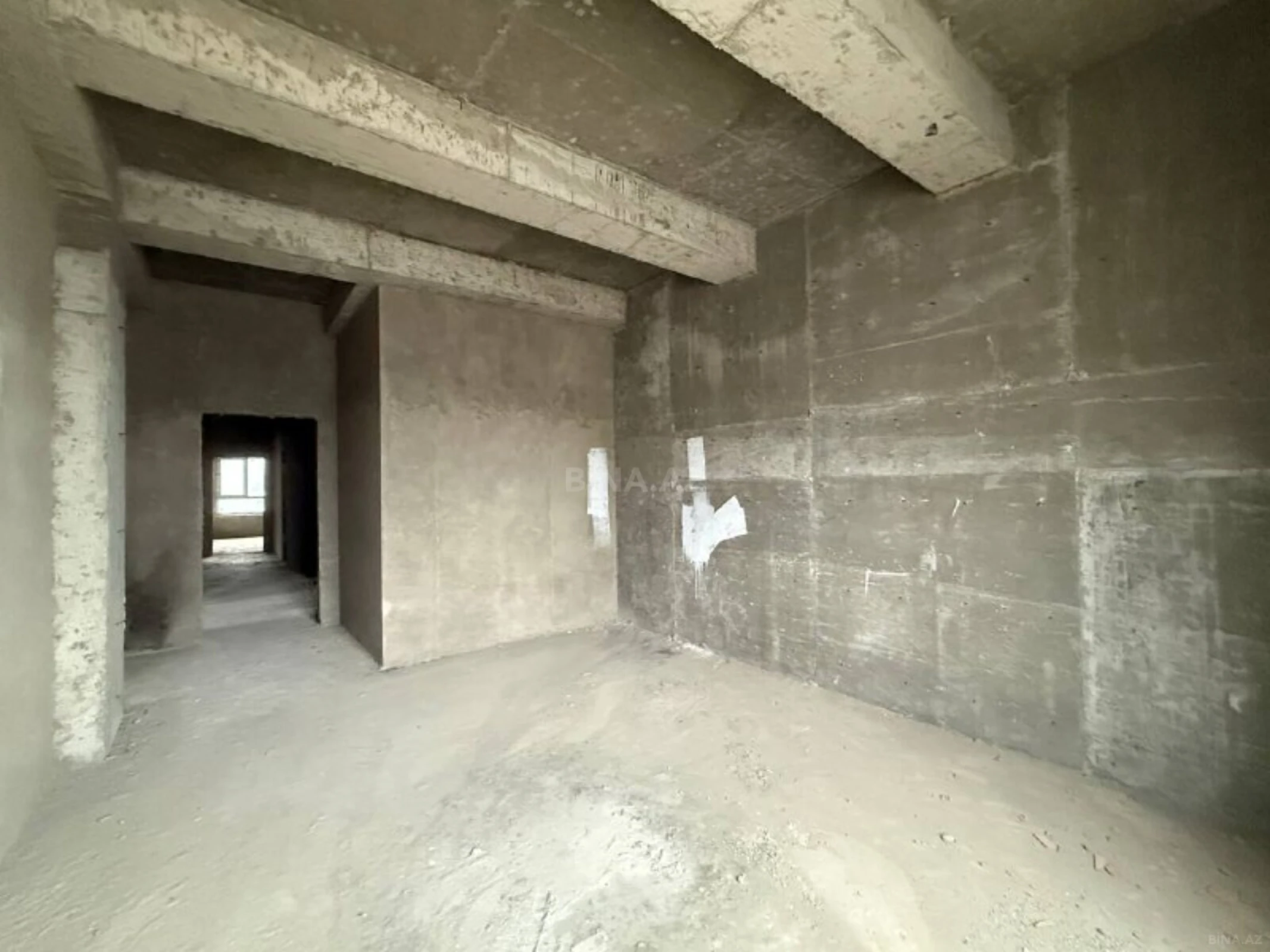 Satılır 5 otaqlı mənzil 324 m²