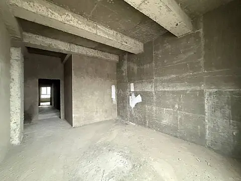 Satılır 5 otaqlı mənzil 324 m²