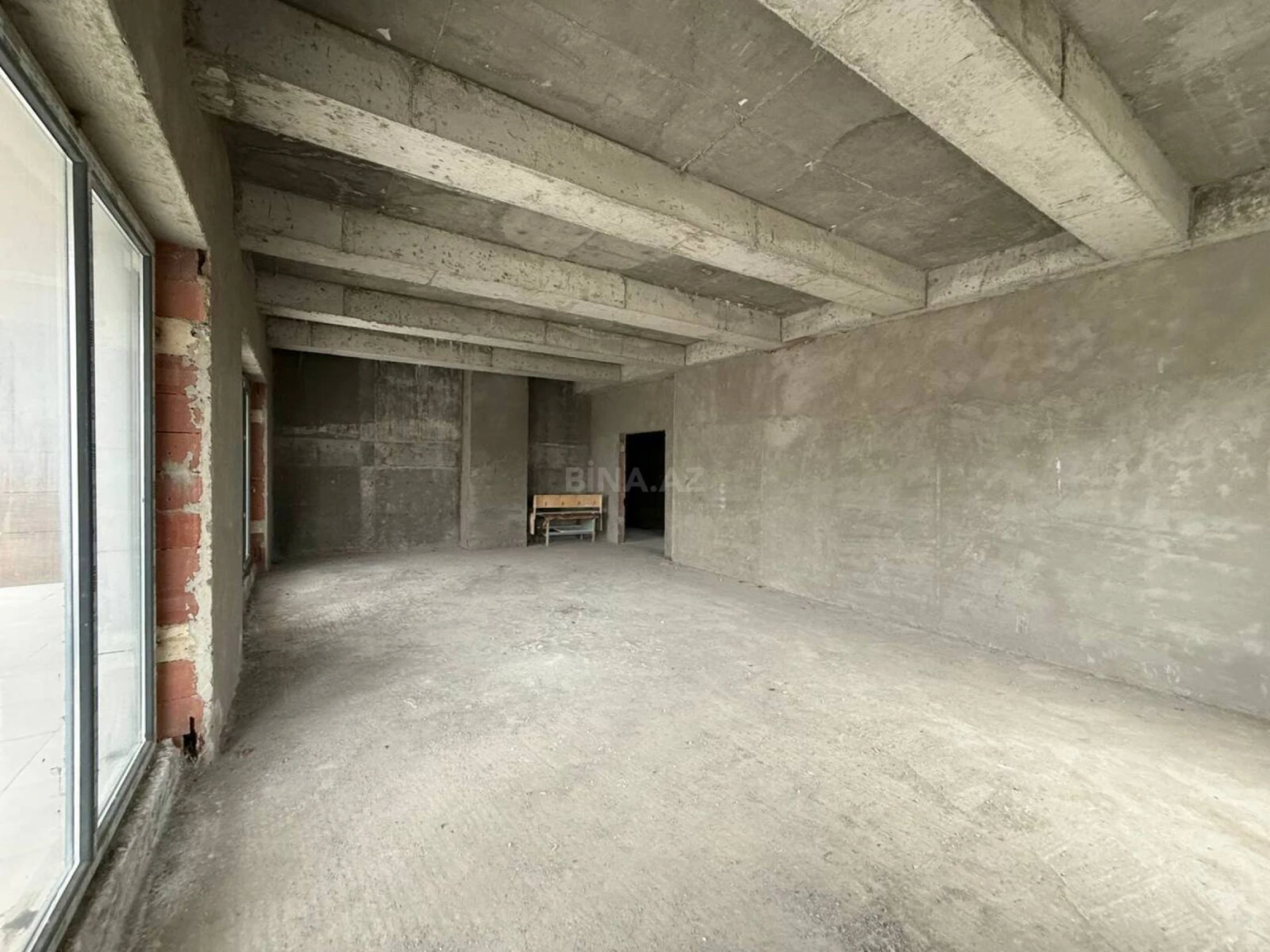 Satılır 5 otaqlı mənzil 324 m²