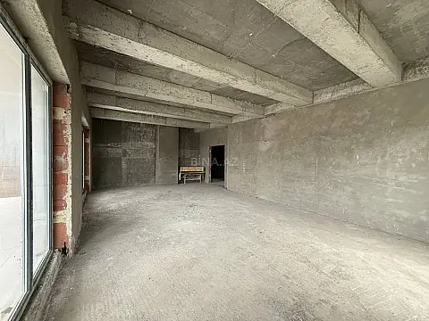 Satılır 5 otaqlı mənzil 324 m²