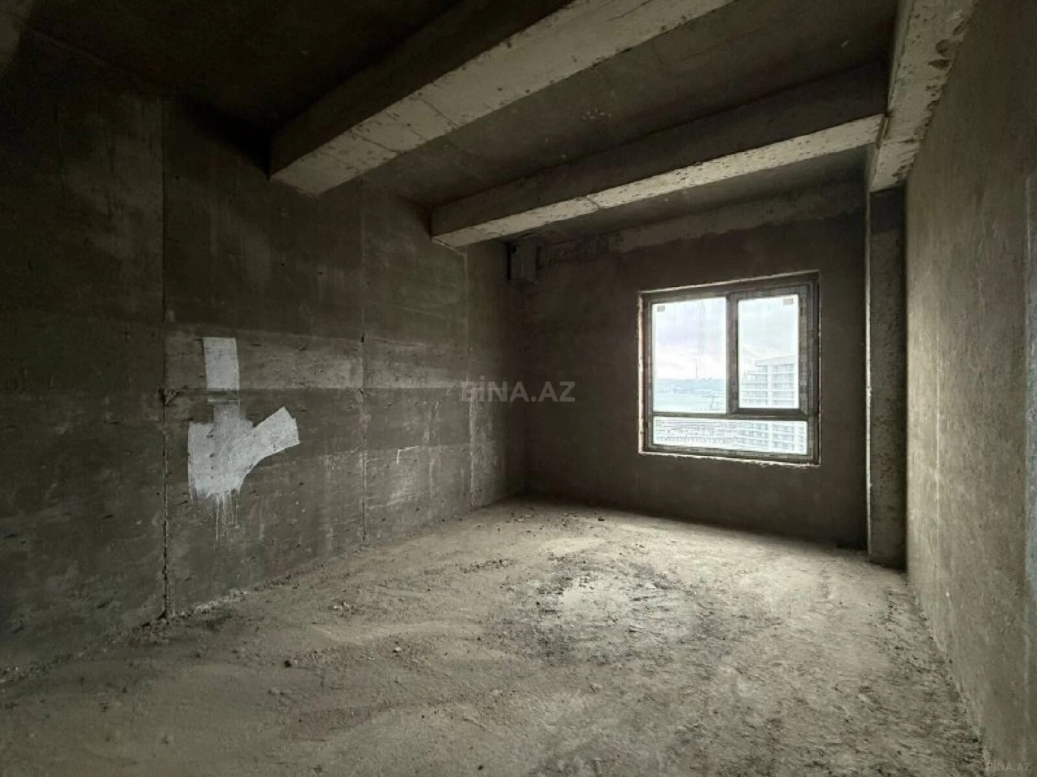 Satılır 5 otaqlı mənzil 324 m²