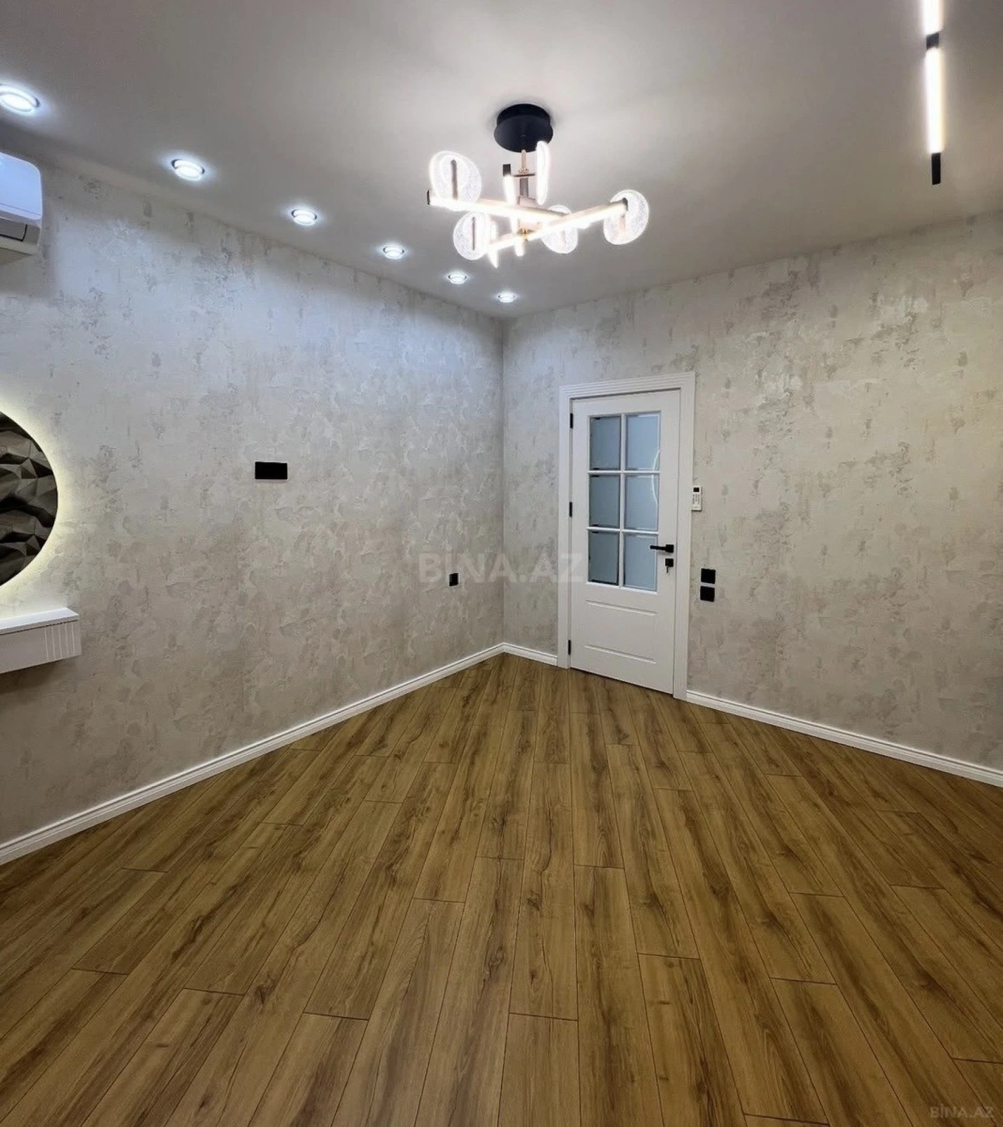 Satılır 2 otaqlı mənzil 72 m²