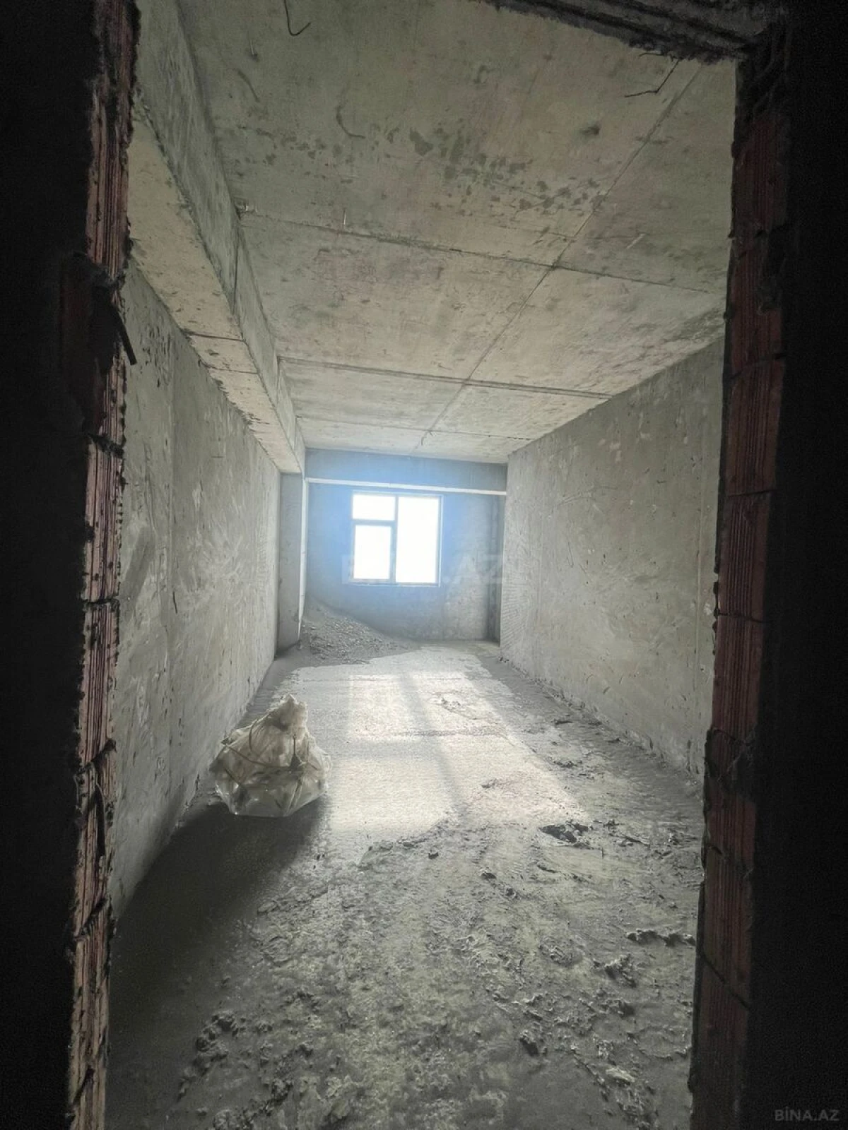 Satılır 1 otaqlı mənzil 78.5 m²