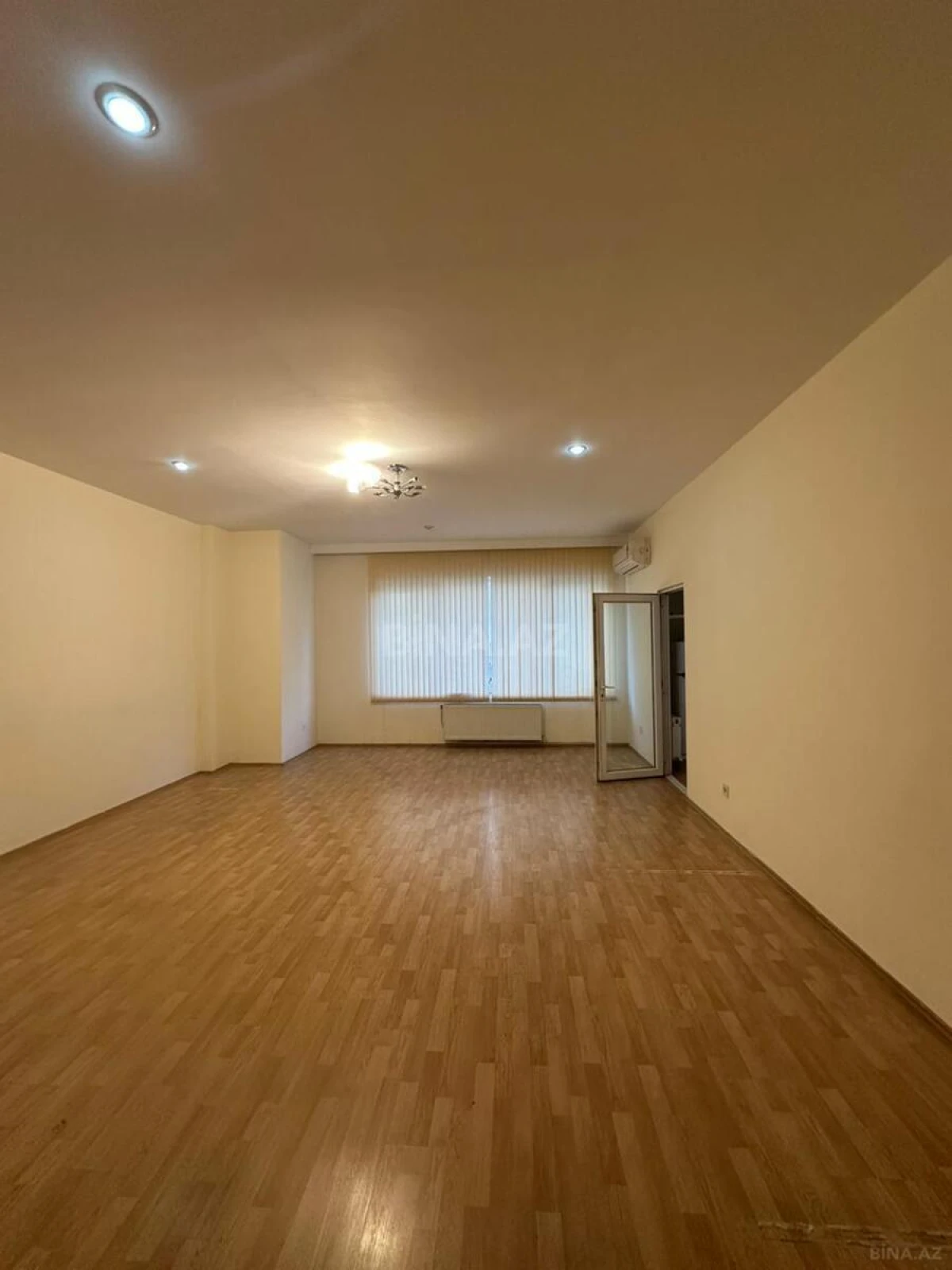 Kirayə verilir 4 otaqlı ofis 125 m²