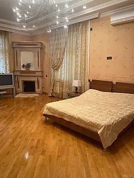 Satılır 6 otaqlı həyət evi 360 m²