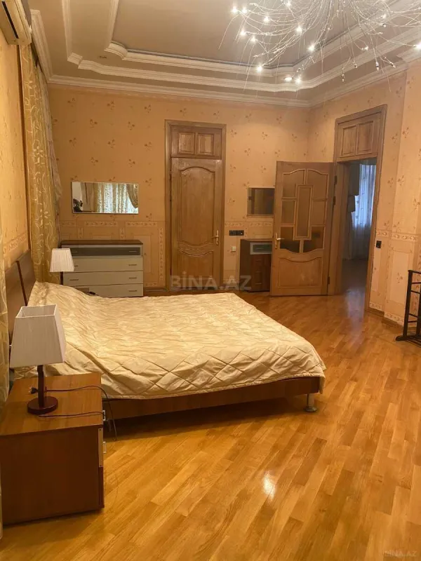 Satılır 6 otaqlı həyət evi 360 m²