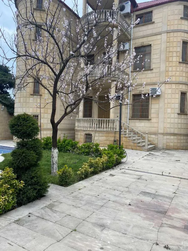 Satılır 6 otaqlı həyət evi 360 m²