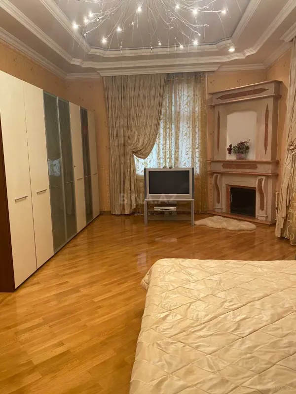 Satılır 6 otaqlı həyət evi 360 m²