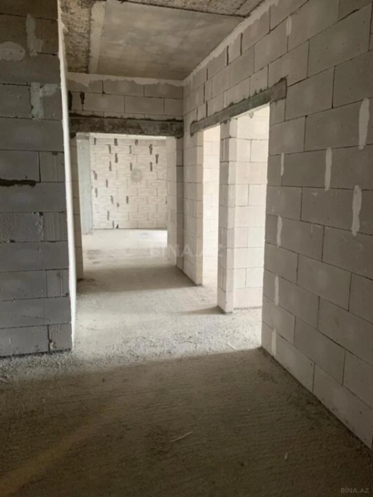 Satılır 2 otaqlı mənzil 104 m²