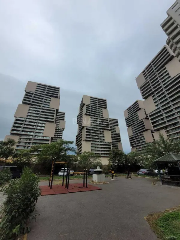 Satılır 2 otaqlı mənzil 104 m²