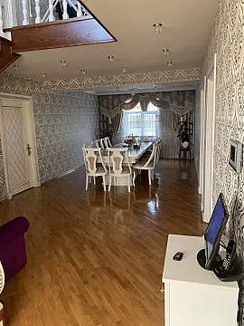 Satılır 8 otaqlı həyət evi 420 m²