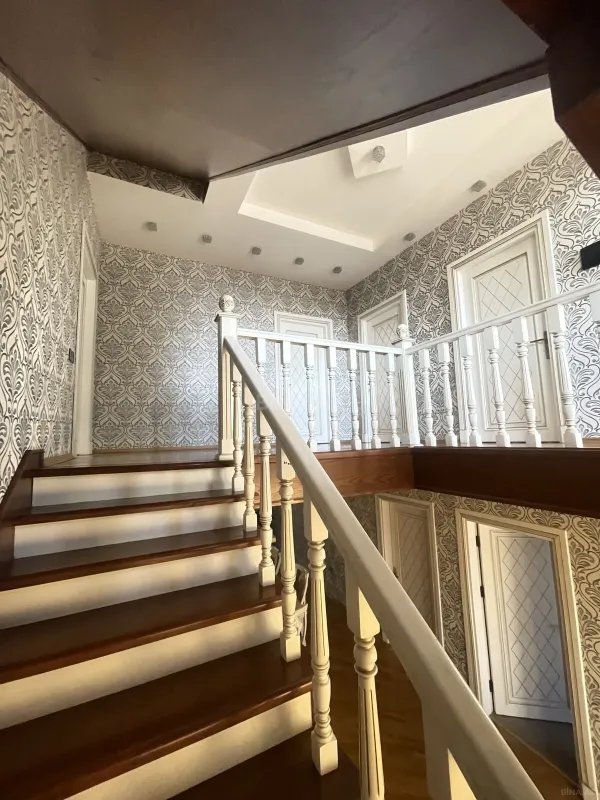 Satılır 8 otaqlı həyət evi 420 m²