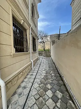 Satılır 8 otaqlı həyət evi 420 m²
