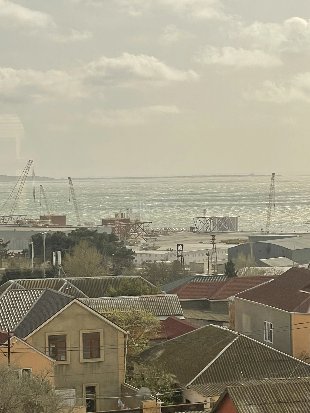 Satılır 8 otaqlı həyət evi 420 m²