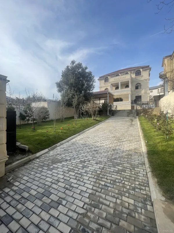 Satılır 8 otaqlı həyət evi 420 m²
