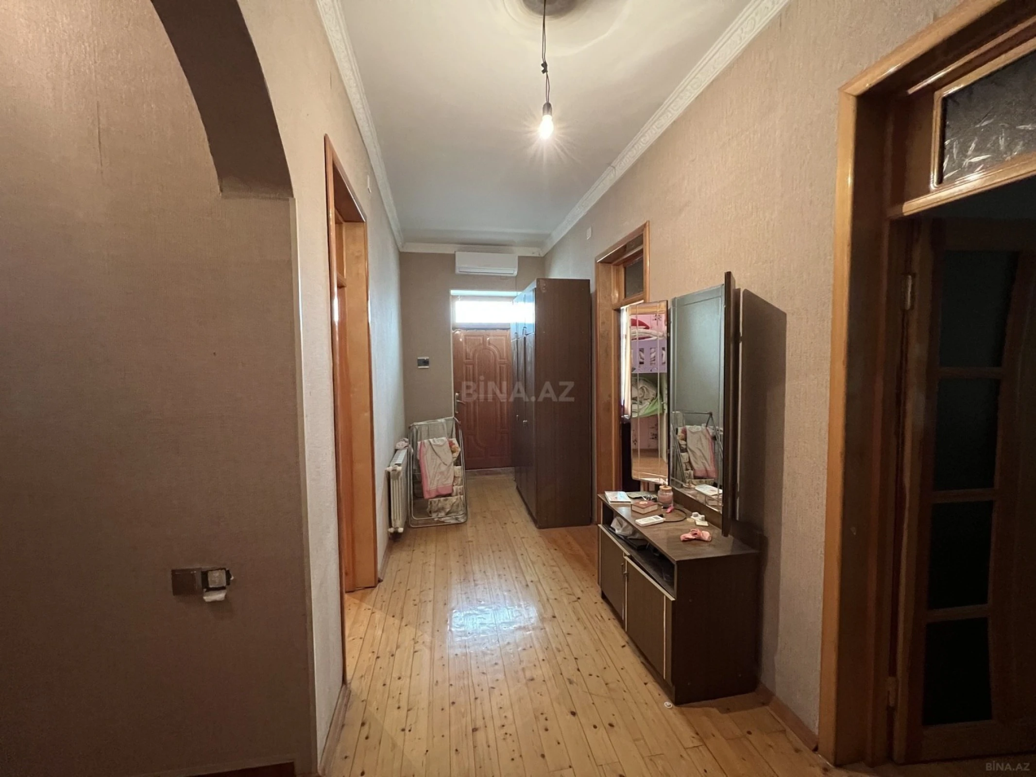 Satılır 6 otaqlı həyət evi 250 m²