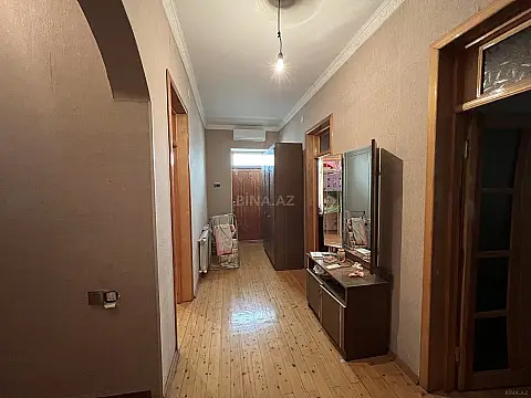 Satılır 6 otaqlı həyət evi 250 m²
