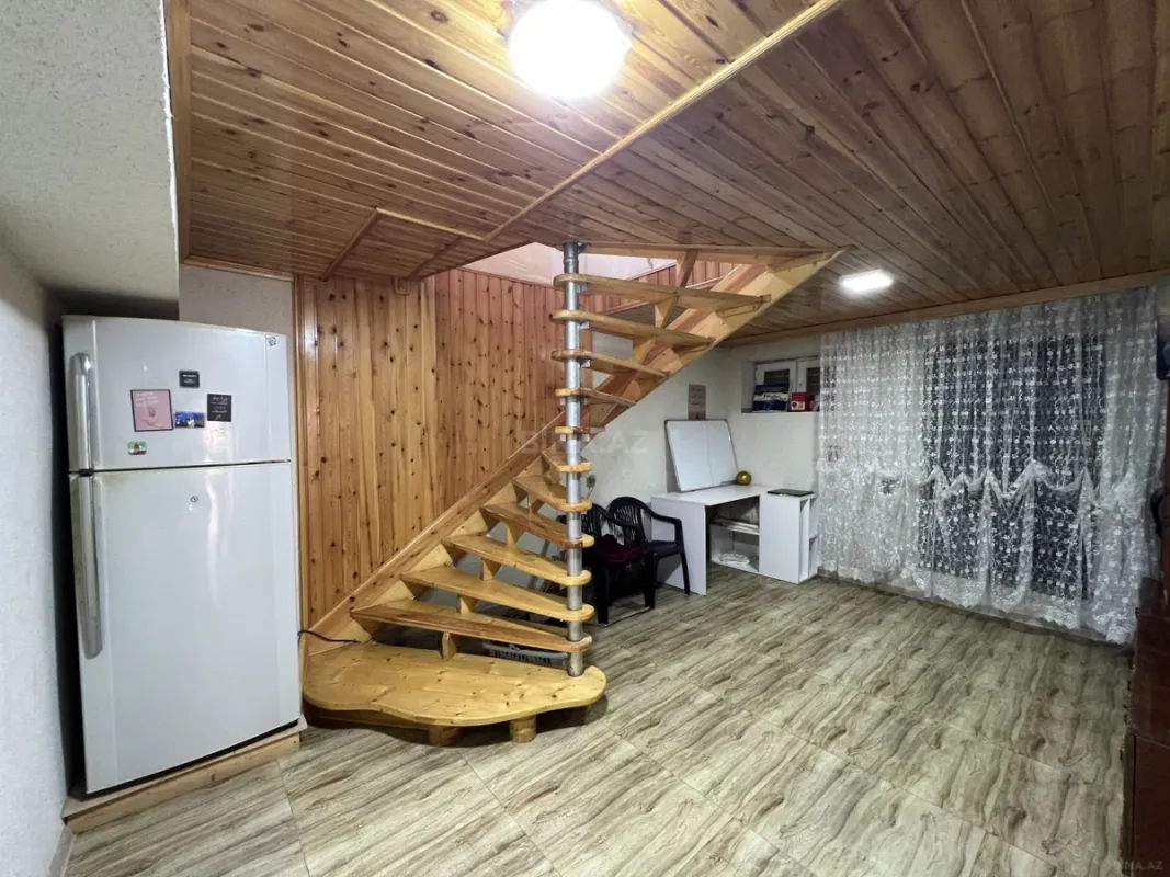 Satılır 6 otaqlı həyət evi 250 m²