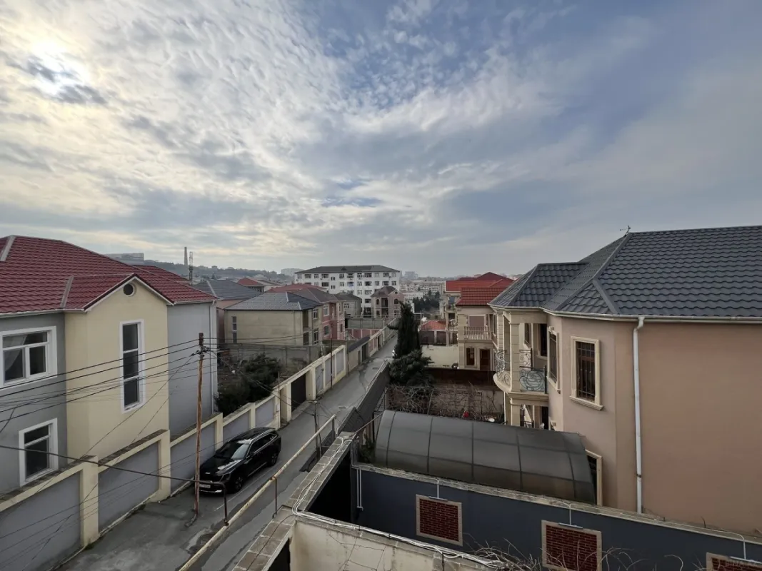 Satılır 6 otaqlı həyət evi 250 m²