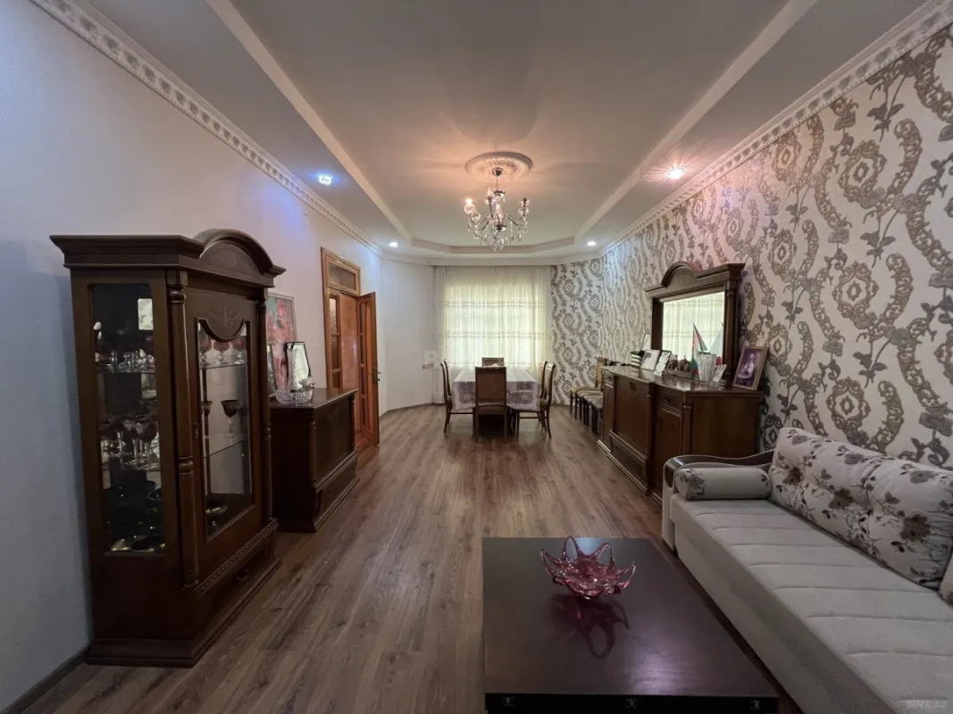 Satılır 6 otaqlı həyət evi 250 m²