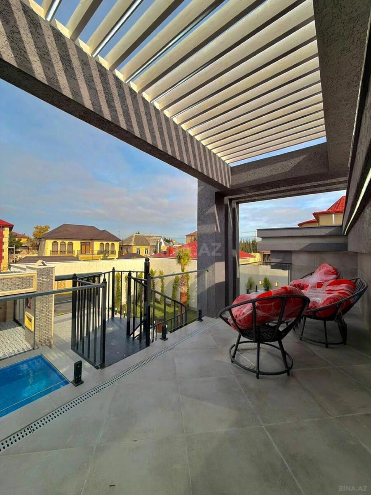 Satılır 5 otaqlı həyət evi 200 m²