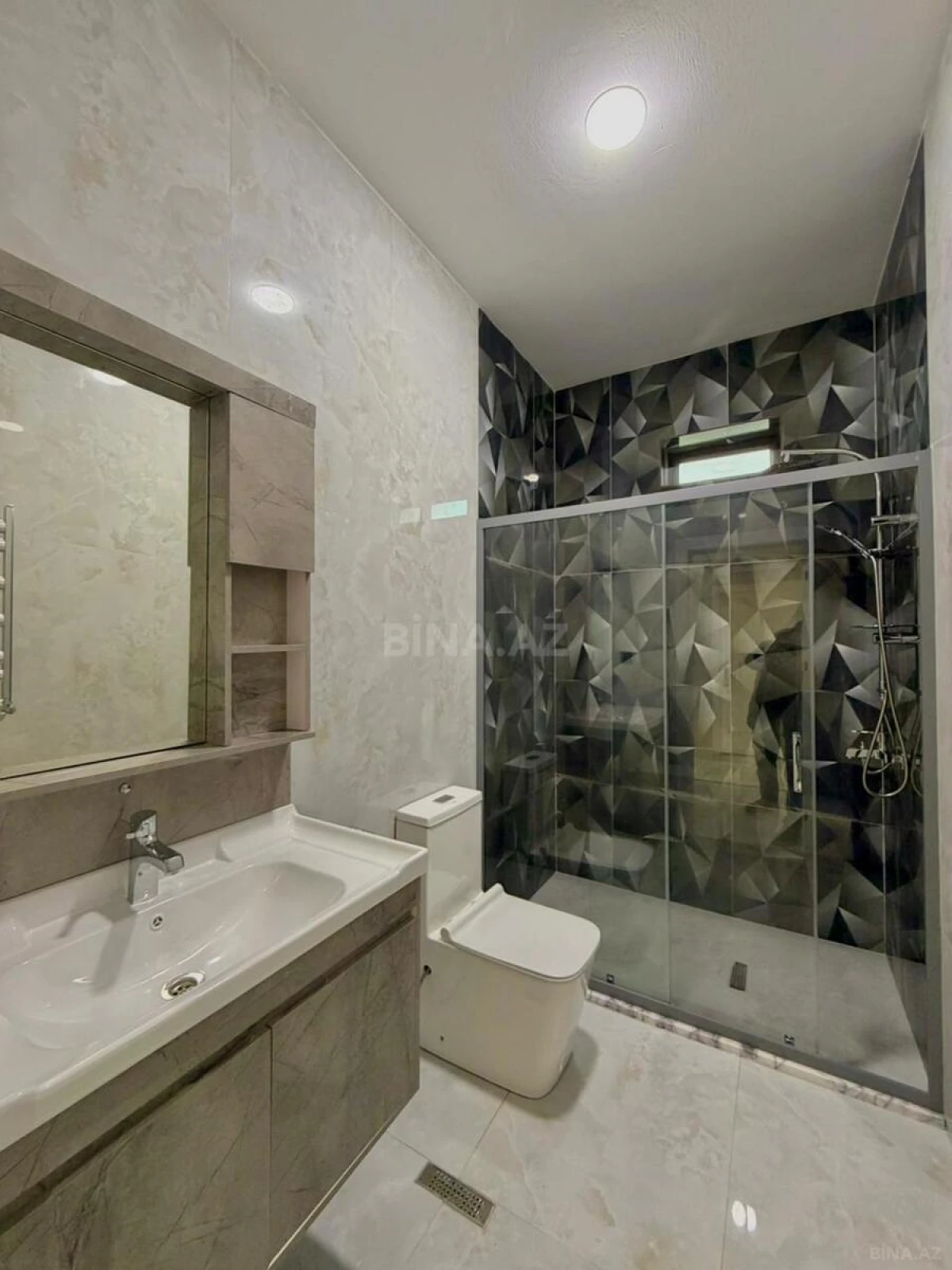 Satılır 4 otaqlı həyət evi 170 m²