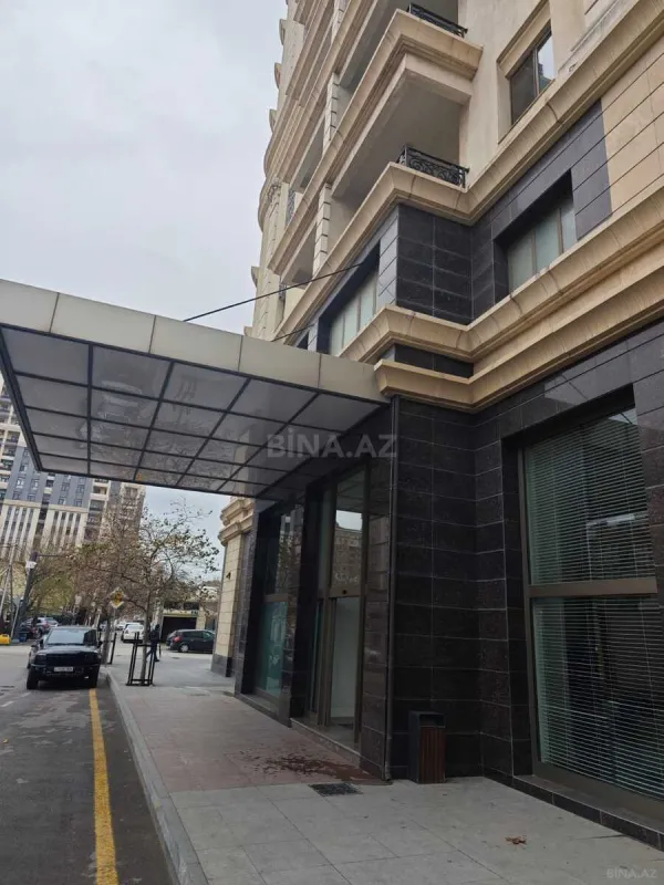 Satılır 4 otaqlı mənzil 230 m²