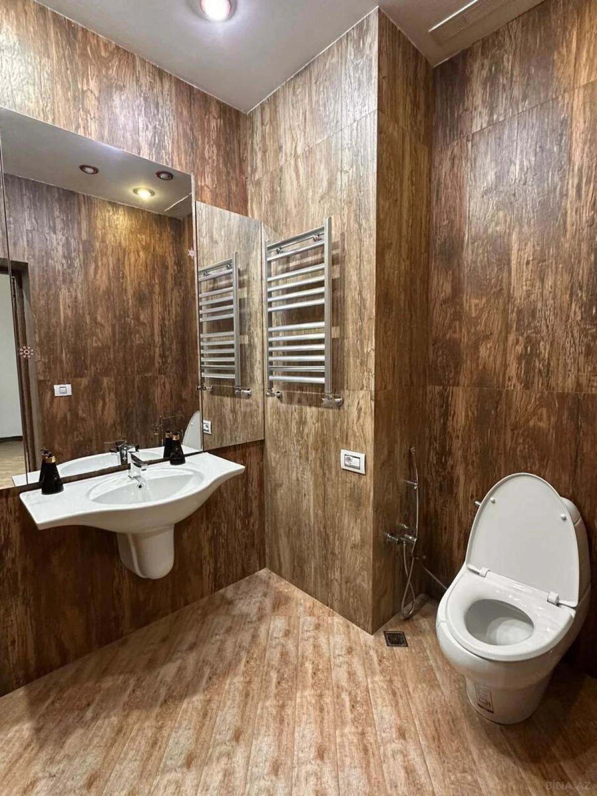 Satılır 4 otaqlı mənzil 230 m²