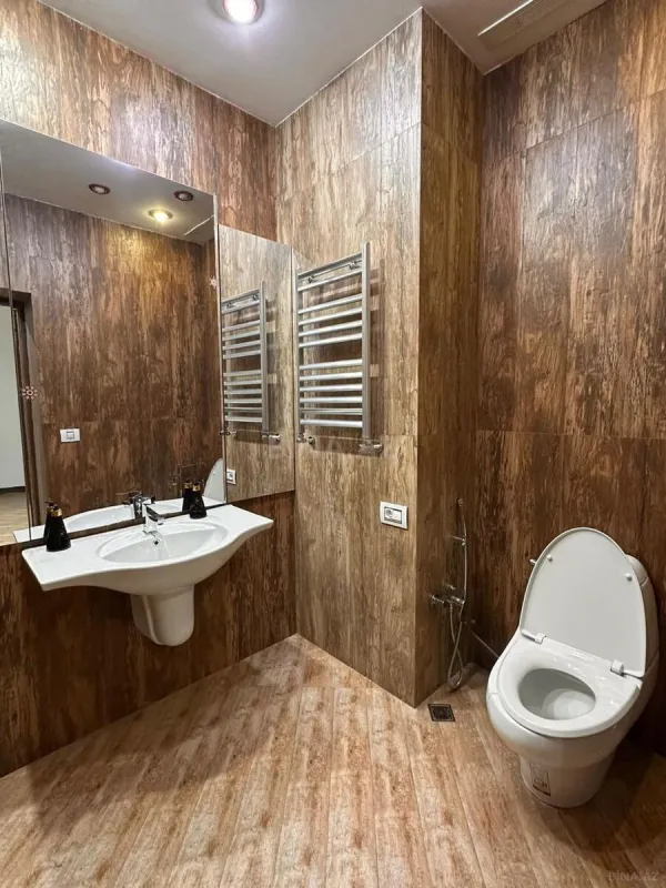 Satılır 4 otaqlı mənzil 230 m²