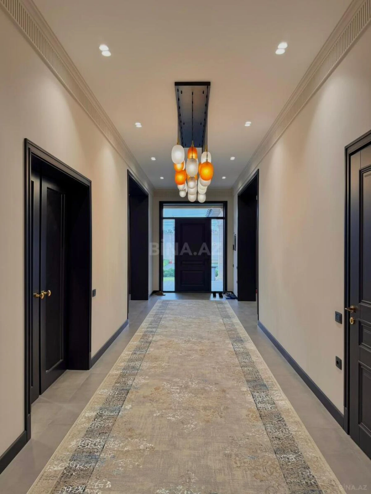 Satılır 5 otaqlı həyət evi 300 m²