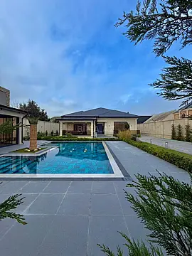 Satılır 5 otaqlı həyət evi 300 m²