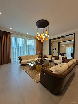 Satılır 5 otaqlı həyət evi 300 m²