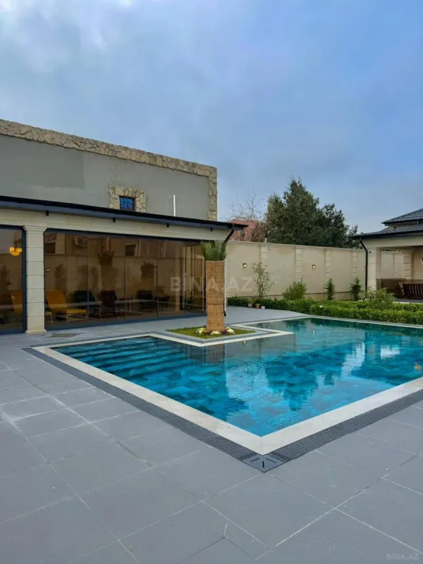 Satılır 5 otaqlı həyət evi 300 m²