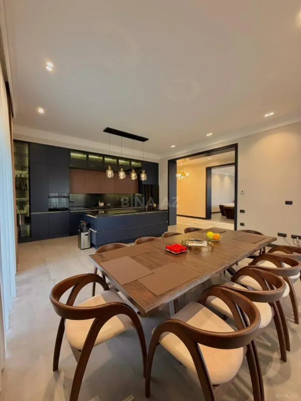 Satılır 5 otaqlı həyət evi 300 m²