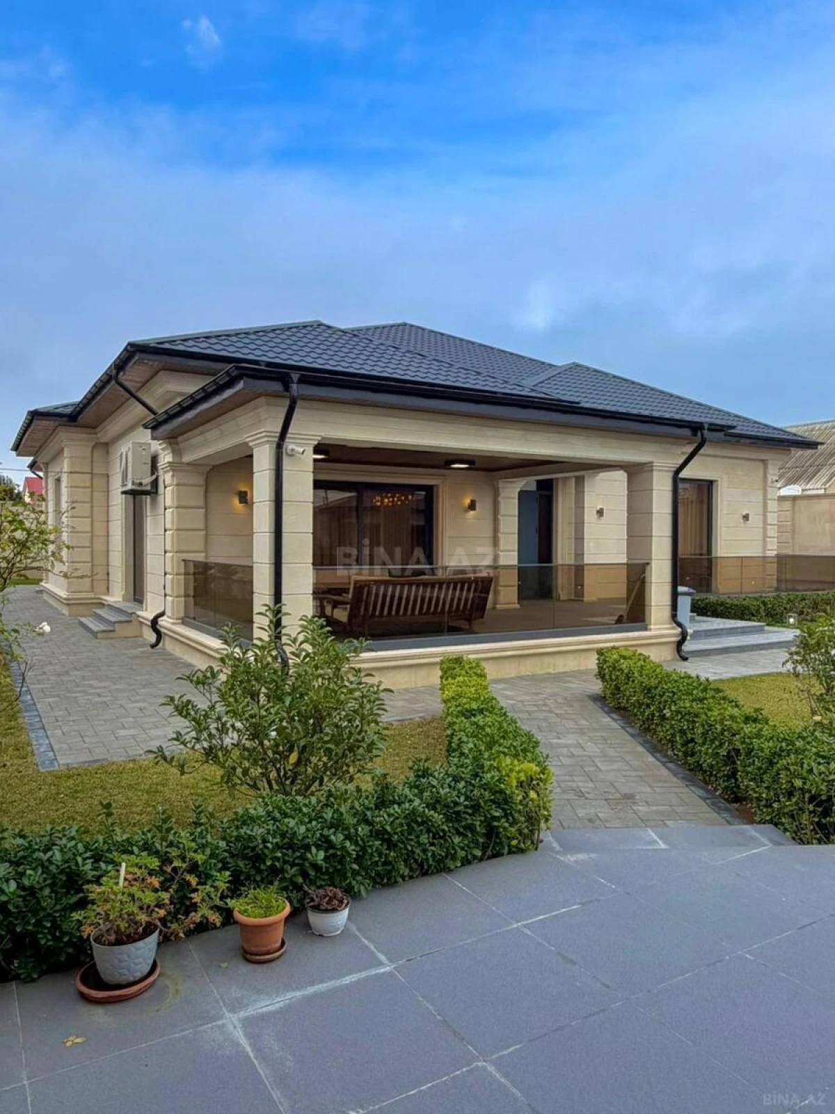 Satılır 5 otaqlı həyət evi 300 m²