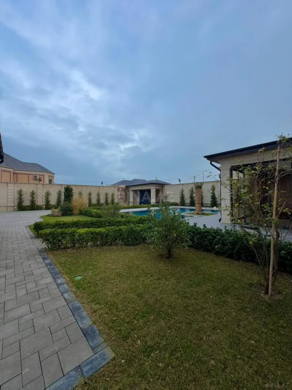 Satılır 5 otaqlı həyət evi 300 m²