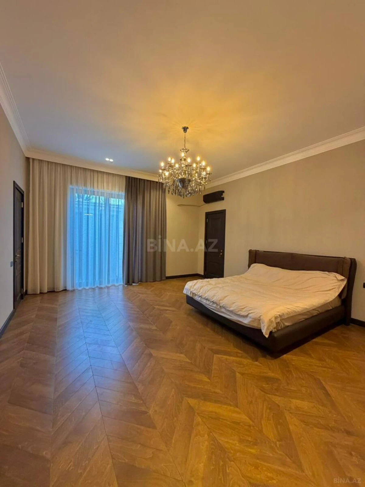 Satılır 5 otaqlı həyət evi 300 m²